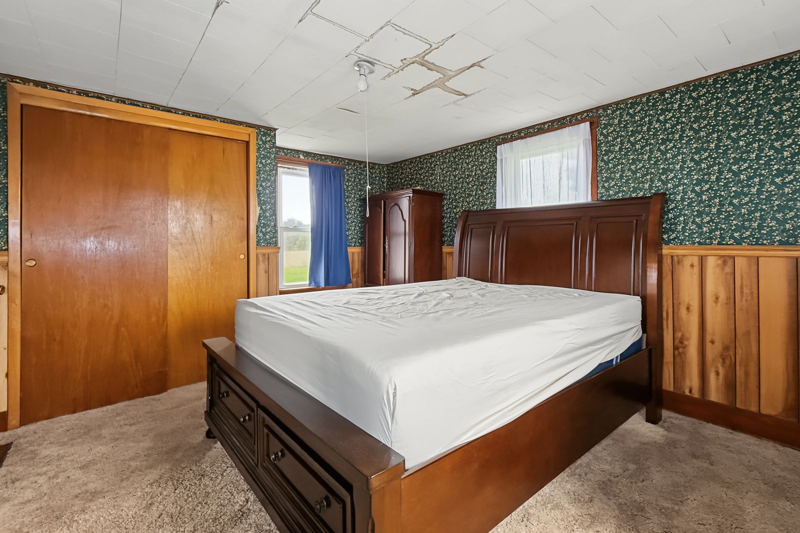 260 County Line Rd, Runnells — Main-floor bedroom